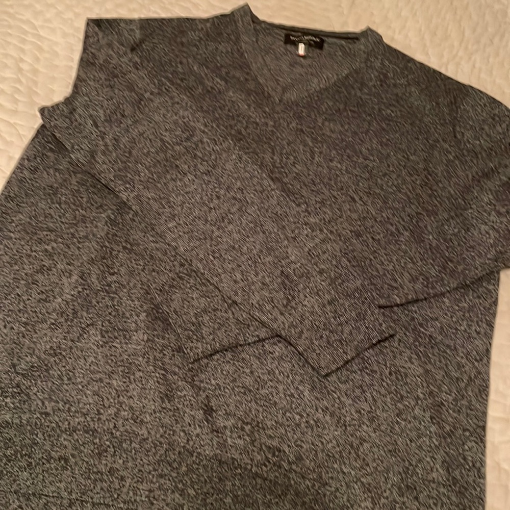 Men’s Banana Republic v-neck sweater in XL
